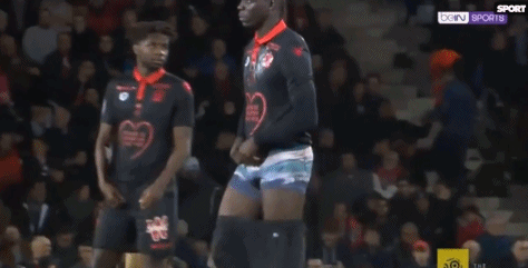 武汉三镇球员邓涵文离队加盟云南玉昆，结束本赛季征程。