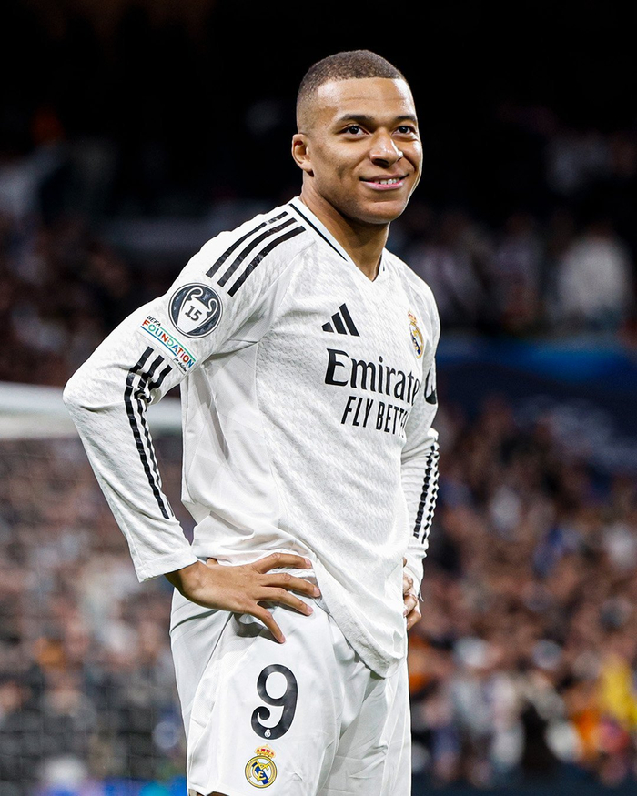 山东篮球名宿纪民尚连中62记罚球展现扎实基本功（山东篮坛名宿纪民尚罚球62连中，扎实基本功尽显）