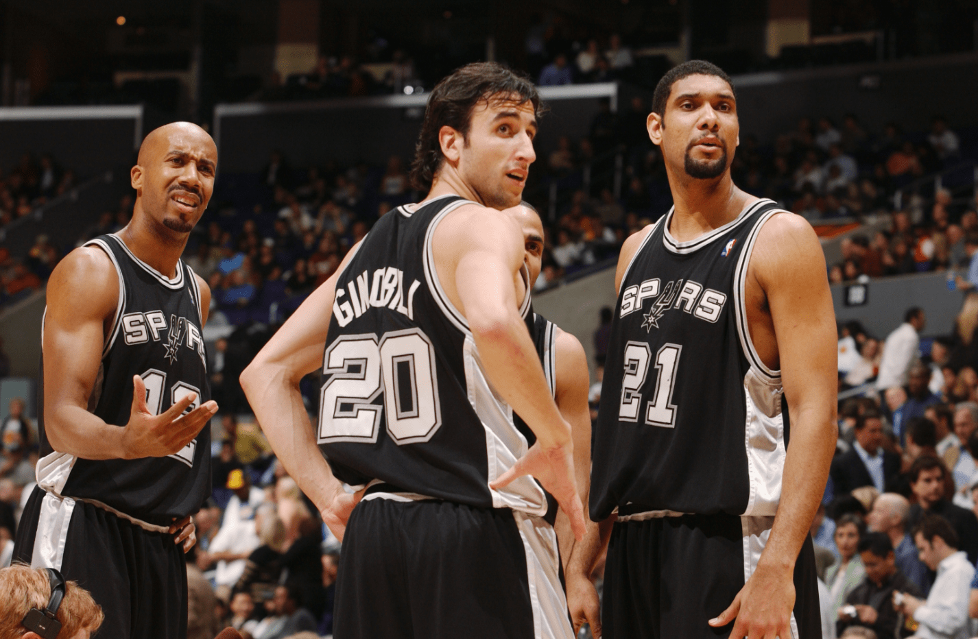 公牛vs勇士前瞻：公牛6连败状态低迷，勇士背靠背冲两连胜（公牛对阵勇士前瞻：公牛陷六连败低迷，勇士背靠背力争两连胜）