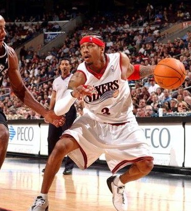 半场战报：尤文2-1卡利亚里，伊尔迪兹双响，弗拉霍维奇伤退（半场尤文2-1卡利亚里：伊尔迪兹梅开二度，弗拉霍维奇因伤离场）