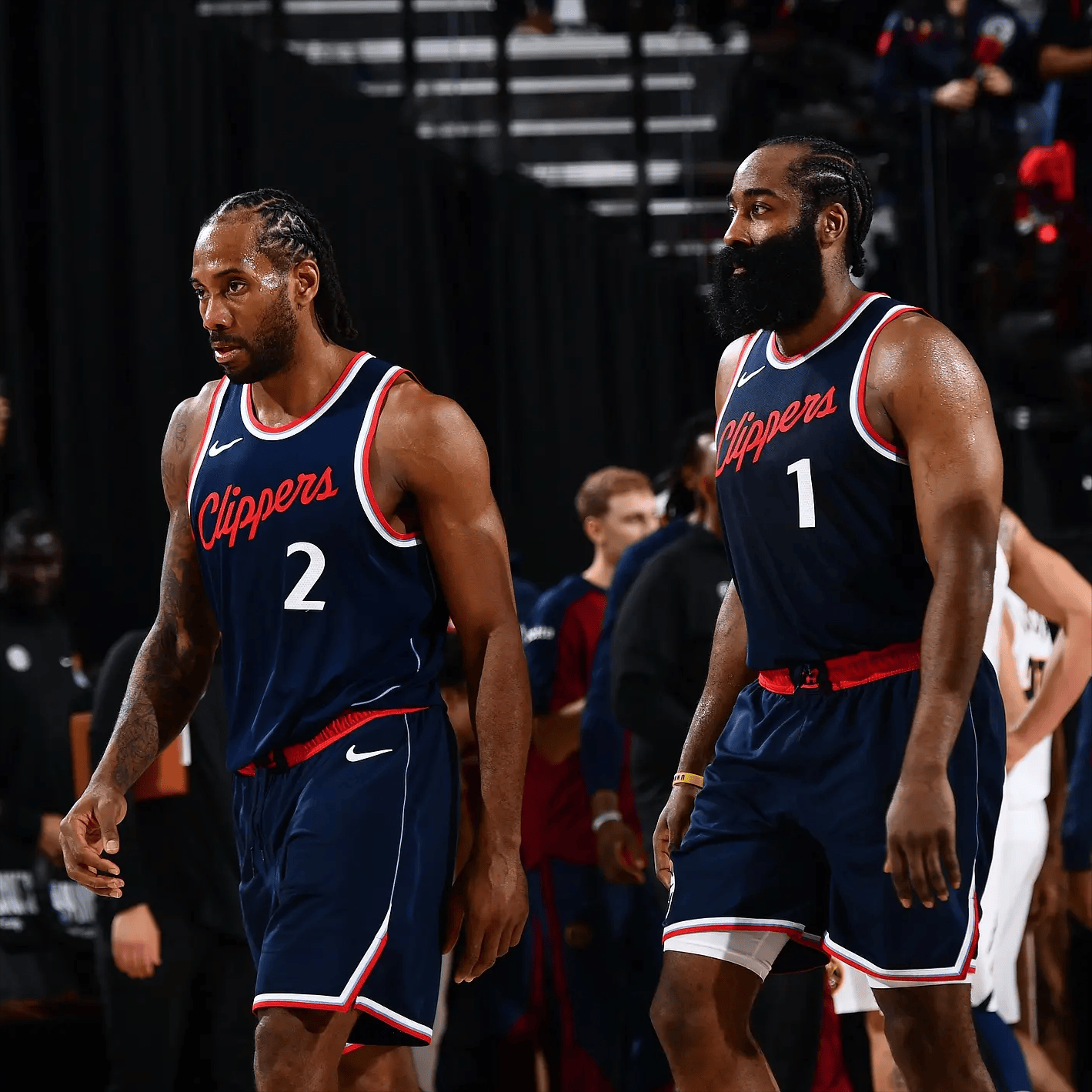 围绕着莱万与凯恩的转会传闻大家觉得拜仁会同意吗？（莱万与凯恩转会传闻发酵，拜仁会放行吗？）