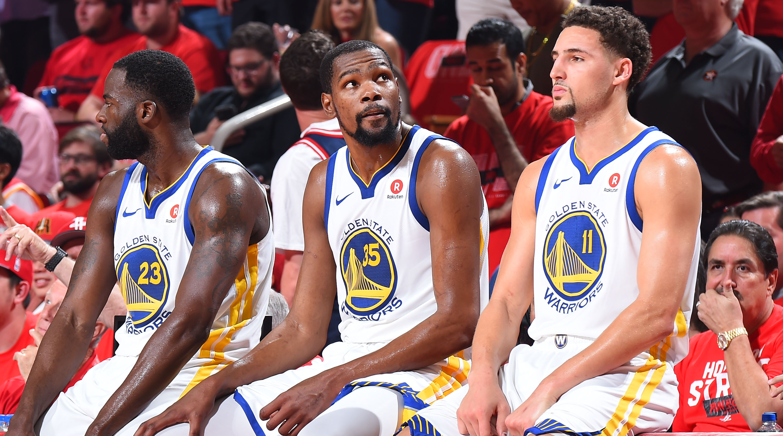 拉菲尼亚否认转会沙特传闻，斥媒体报道不实（拉菲尼亚辟谣赴沙特传闻，称相关报道失实）