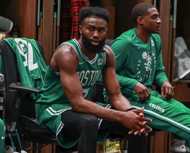 快船替补轮换表现突出（快船替补阵容发挥抢眼）