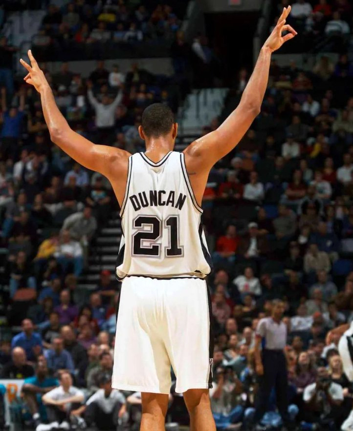 开香槟！中国女排3-1战胜日本豪取3连胜！赵勇变阵封神（中国女排3-1击败日本豪取三连胜，赵勇临场变阵立奇功）