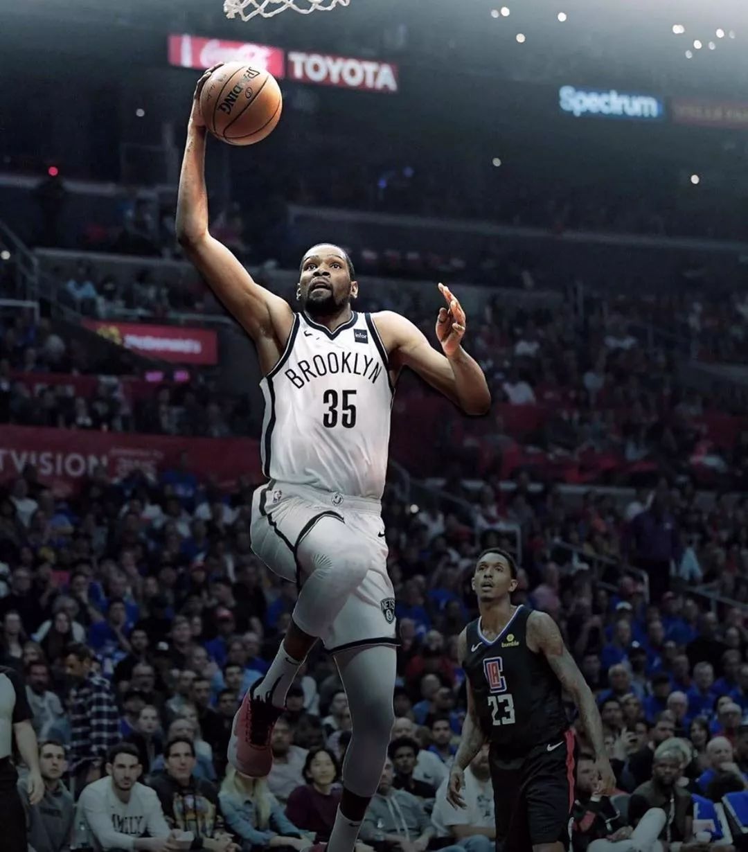 客场2-1力克中国香港，新加坡时隔41年重返亚洲杯正赛（新加坡客场2-1击败中国香港，时隔41年再进亚洲杯正赛）